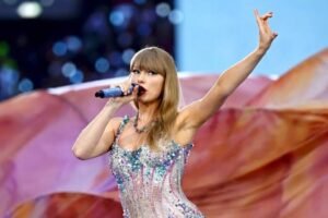 Sabrina Carpenter Kalahkan Taylor Swift di Emmy Awards