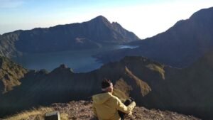Gunung Rinjani Hasilkan Dampak Ekonomi Rp443 Miliar bagi Masyarakat